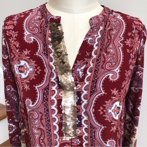Anthropologie Tiny Blouse Womens Small Red Devas Popover Paisley Sequin Roll Tab - Picture 10 of 11